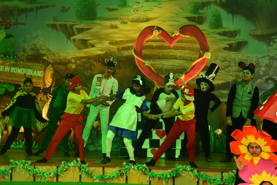 Alice in Wonderland Staged Live at SIRS by SAIoneers